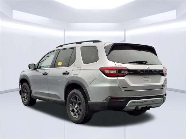 Used 2025 Honda Pilot TrailSport image 10