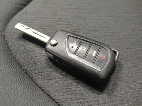 Used 2022 Toyota Camry LE FWD image 32