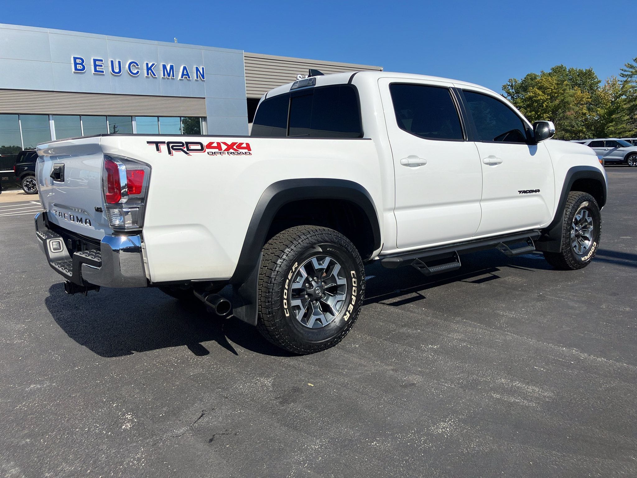 Used 2023 Toyota Tacoma TRD Off-Road w/ Black Out Package (TMS) AWD/4WD image 8
