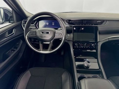 New 2025 Jeep Grand Cherokee Altitude image 25