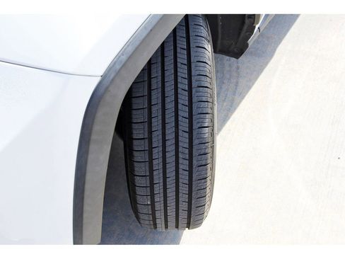 Used 2021 Toyota RAV4 LE image 31