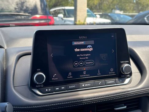 Used 2025 Nissan Rogue SV FWD image 16