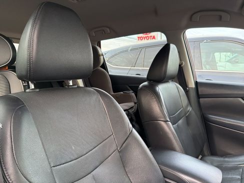 Used 2016 Nissan Rogue SL image 7