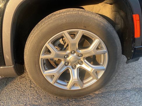 Used 2022 Jeep Wagoneer Series II AWD/4WD image 6