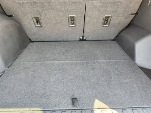 Used 2023 GMC Terrain SLT image 32