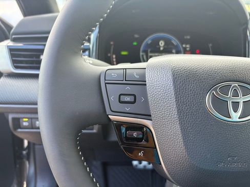 Used 2025 Toyota Camry SE image 25