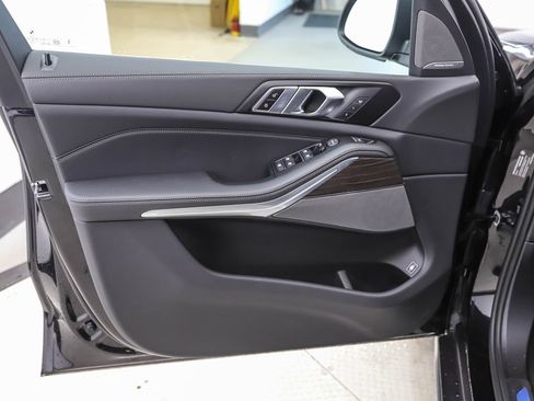 Used 2026 BMW X5 xDrive50e w/ Executive Package image 9