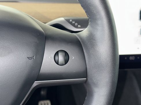 Used 2023 Tesla Model Y Performance image 23