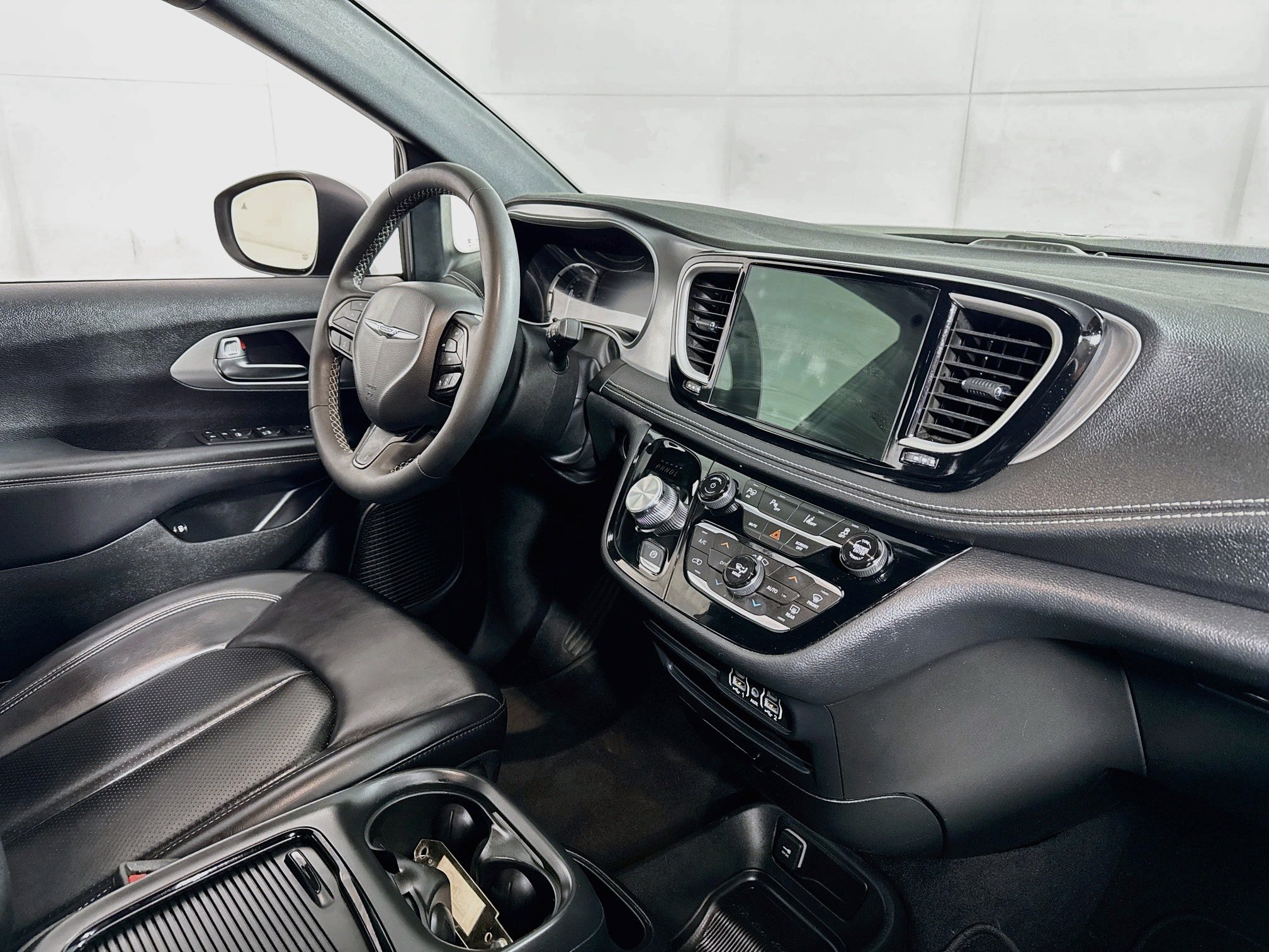 Used 2023 Chrysler Pacifica Touring-L w/ S Appearance Package FWD image 27