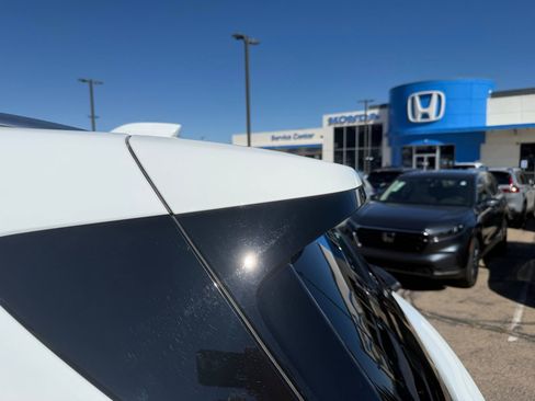 Used 2025 Buick Enclave Preferred image 8