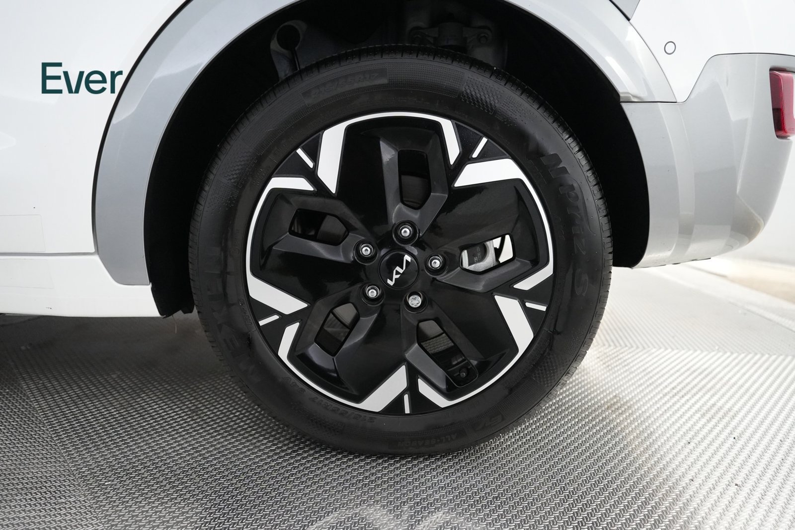 Used 2024 Kia Niro Wave w/ Wave Preserve Package FWD image 9
