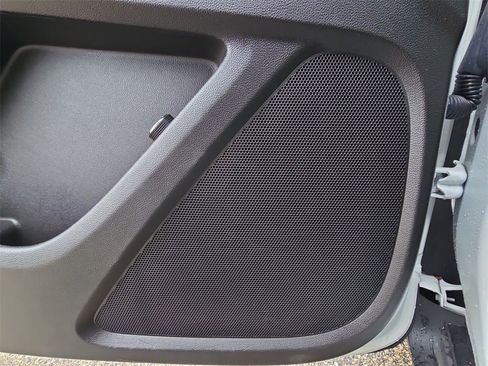 Used 2023 Chevrolet Traverse LT image 25