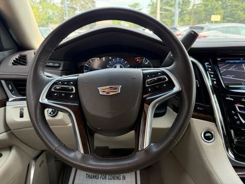 Used 2017 Cadillac Escalade ESV Luxury AWD/4WD image 22