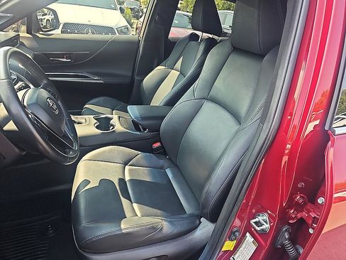 Used 2022 Toyota Venza XLE AWD/4WD image 14