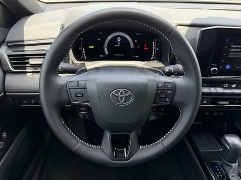 Used 2025 Toyota Camry SE w/ Convenience Package FWD image 13