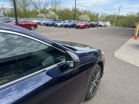 Used 2025 Lexus ES 350 w/ Premium Package FWD image 19