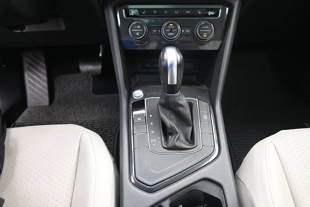 Used 2020 Volkswagen Tiguan SE FWD image 13