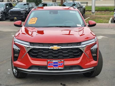 New 2026 Chevrolet Trax LT image 2