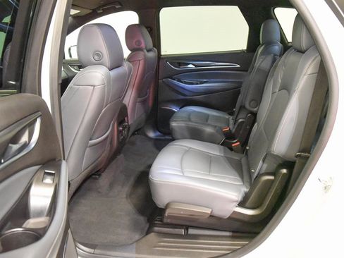 Used 2024 Buick Enclave Premium image 4