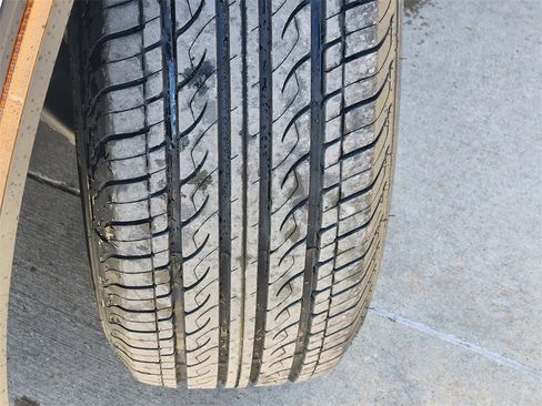 Used 2022 Kia Sorento LX image 11