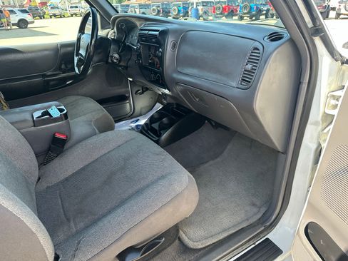 Used 2002 Ford Ranger XLT AWD/4WD image 13