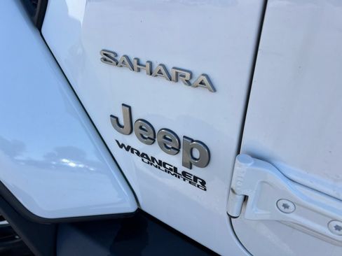 Used 2018 Jeep Wrangler Unlimited Sahara w/ Uconnect 4C Nav & Sound Group AWD/4WD image 31