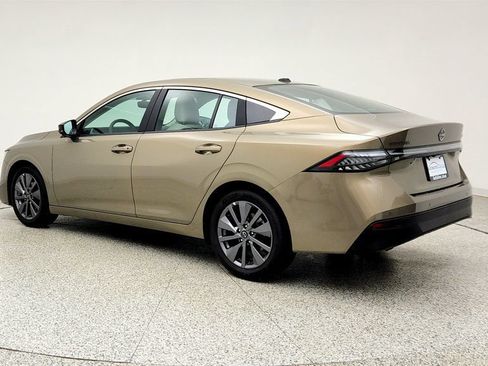 Used 2026 Nissan Sentra SL w/ Floor Mat Package FWD image 7