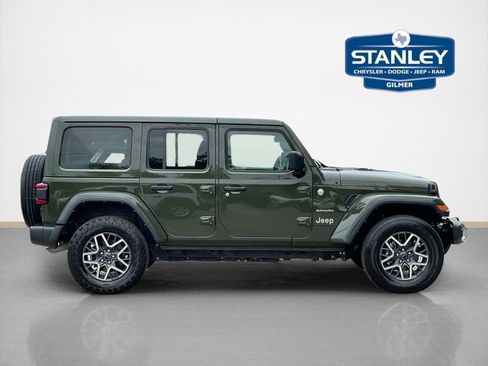 Used 2024 Jeep Wrangler Unlimited Sahara AWD/4WD image 9