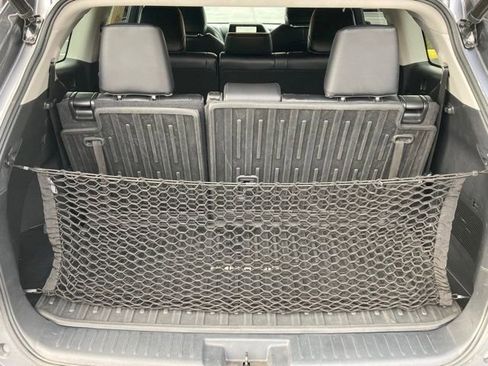 Used 2023 Toyota Highlander XLE image 7