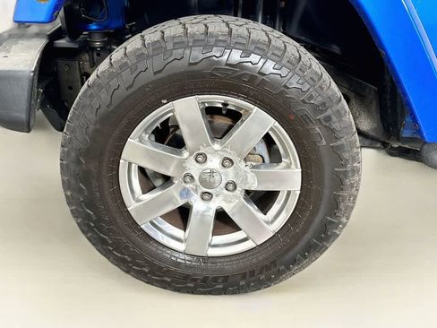 Used 2015 Jeep Wrangler Unlimited Sahara w/ Dual Top Group AWD/4WD image 8
