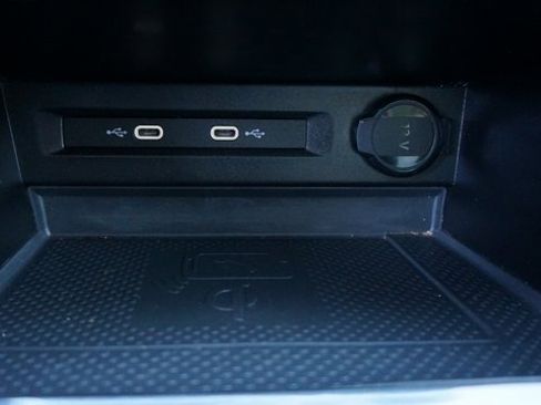 Certified 2021 Volkswagen Tiguan SE w/ Panoramic Sunroof Package image 21