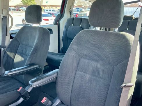Used 2015 Dodge Grand Caravan American Value Package image 37