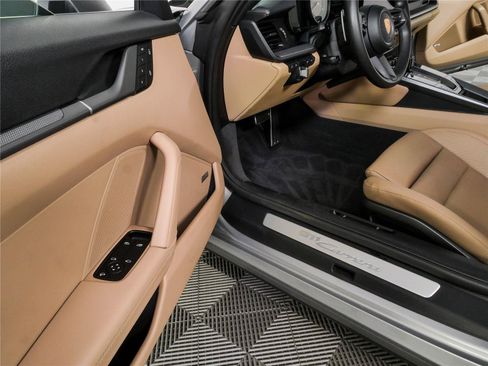 Certified 2022 Porsche 911 Carrera RWD image 8