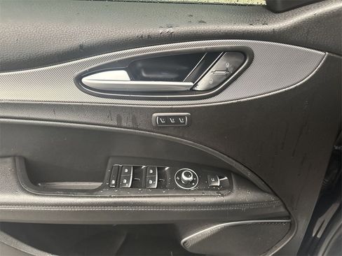 Used 2023 Alfa Romeo Stelvio Veloce image 15