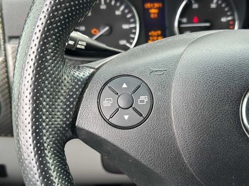 Used 2018 Mercedes-Benz Sprinter 2500 image 36