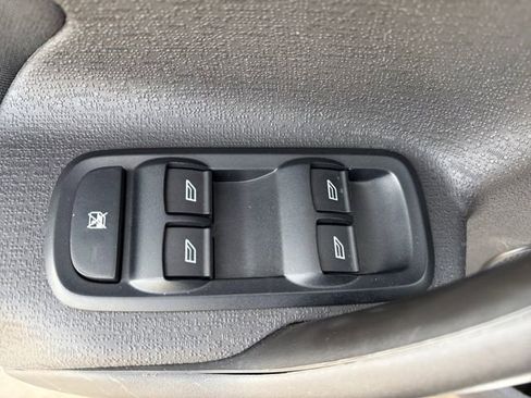 Used 2019 Ford Fiesta SE image 4