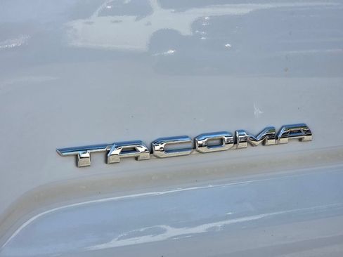 Used 2021 Toyota Tacoma SR5 RWD image 11
