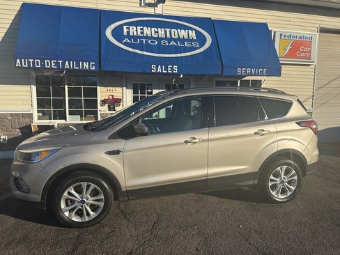 Used 2018 Ford Escape SE w/ SE Sync 3 Package image 3