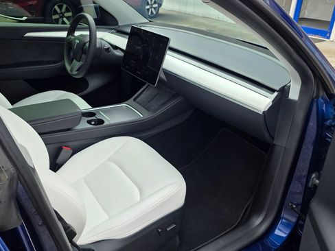 Used 2024 Tesla Model Y Long Range AWD/4WD image 12
