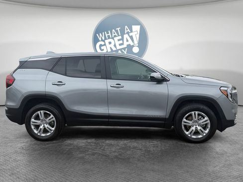 Certified 2024 GMC Terrain SLE AWD/4WD image 2
