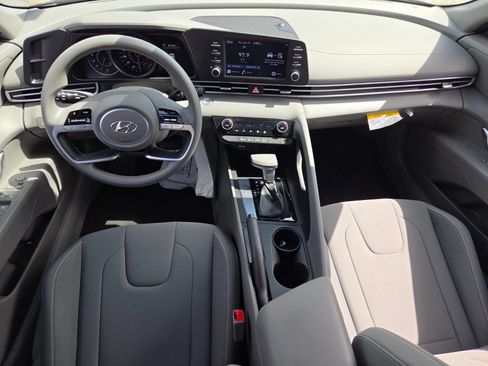 Used 2023 Hyundai Elantra SEL FWD image 10