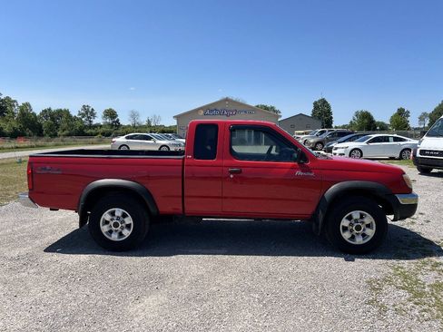 Used 2000 Nissan Frontier SE Desert Runner RWD image 1