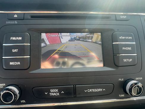 Used 2017 Kia Sedona LX w/ LX Essentials Premium Package FWD image 25