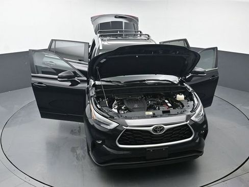 Used 2023 Toyota Highlander XLE image 51