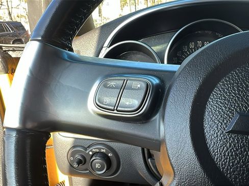 Used 2005 Chevrolet SSR w/ Preferred Equipment Group image 29