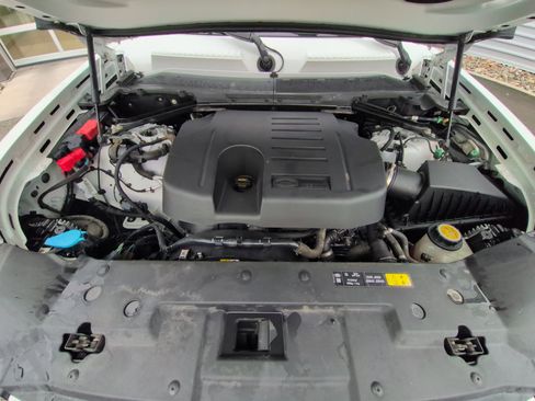 Used 2020 Land Rover Defender 110 HSE image 32