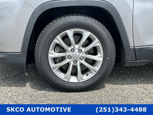 Used 2021 Jeep Cherokee Latitude image 9