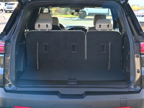 Used 2023 Chevrolet Traverse LT image 31