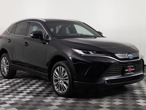 Used 2024 Toyota Venza XLE AWD/4WD image 11
