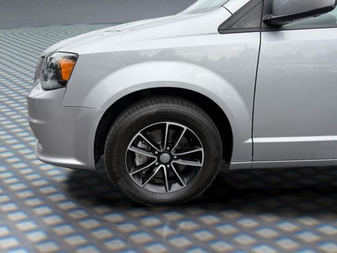 Used 2018 Dodge Grand Caravan SE FWD image 12